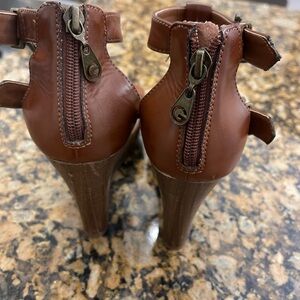 Guess Leather Ultra High Wedge Sandals Shoes Brown Size 7.5